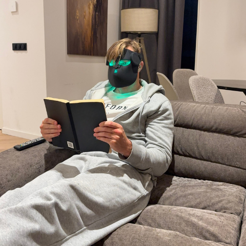 Luxyor RedLight Masker draadloos opgeladen via kabel